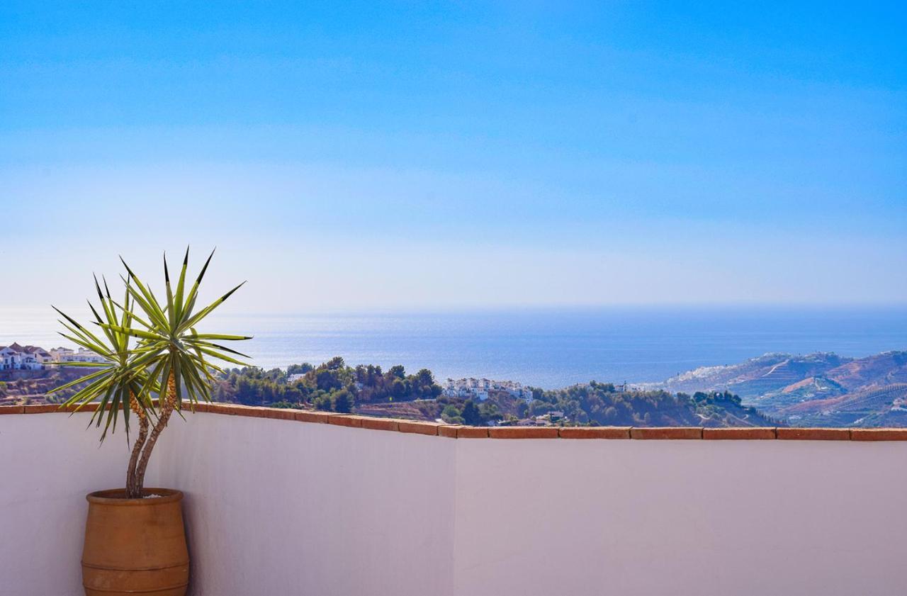 Penthouse 17a, 2 Bedroom, Pool, Large Terrace And Amazing Views In The Center Of Hansonholiday * Frigiliana